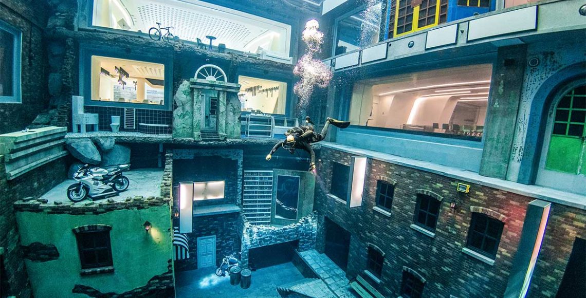 15 Adventurous Things to do in Dubai Deep Dive.jpg