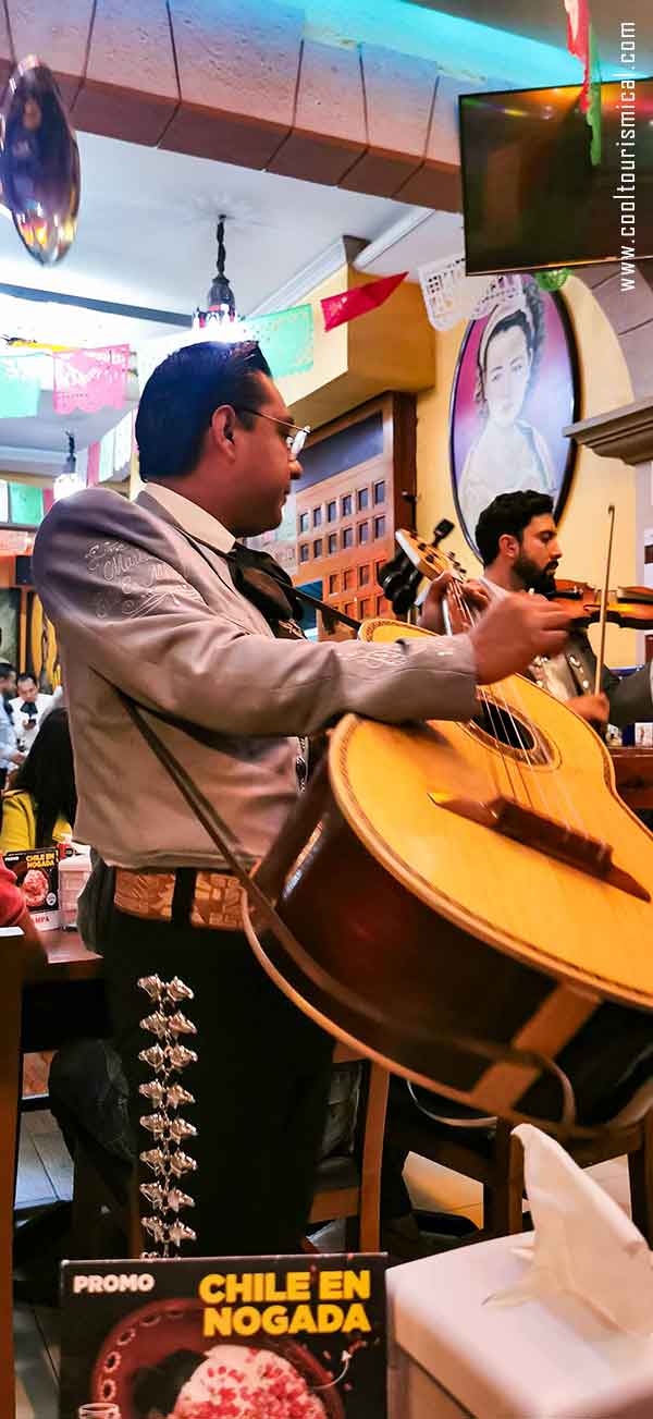 Mariachi at Salon Tenampa Mexico City